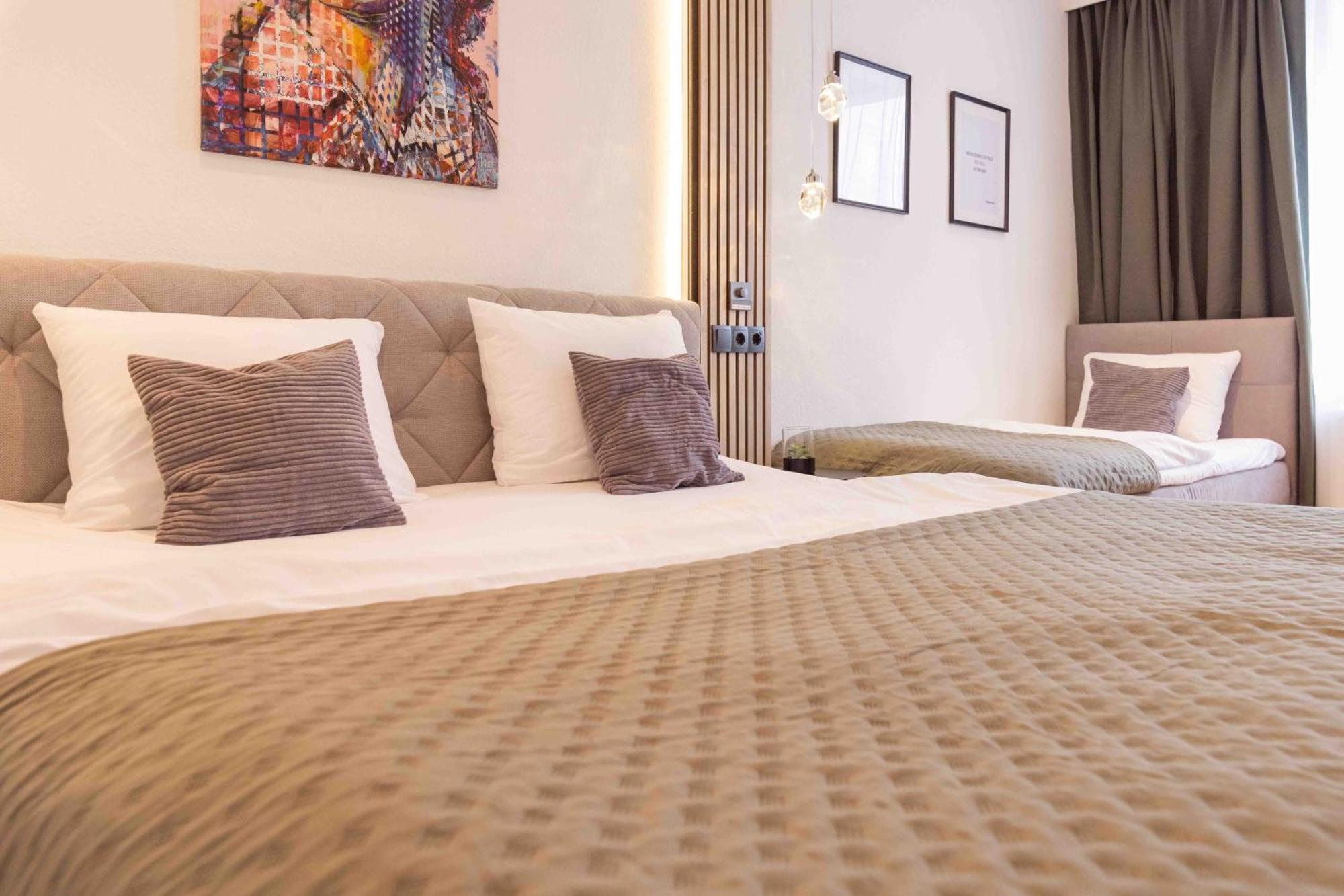 Schillerapartment Hof, Kueche, 24H Digital-Checkin, Parkplatz, Wlan250Mbit Hof  Luaran gambar